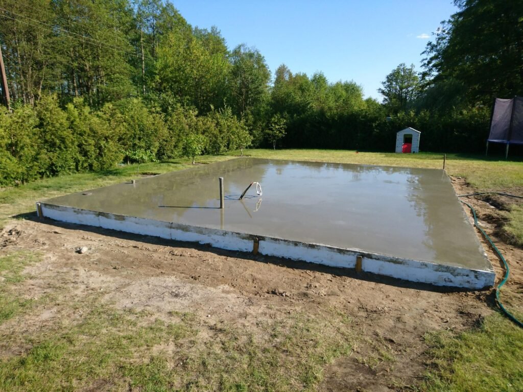 Gestorte betonvloer voor een bijgebouw