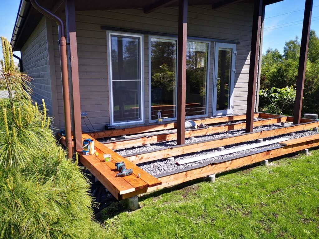 Houten constructie voor een veranda en terras