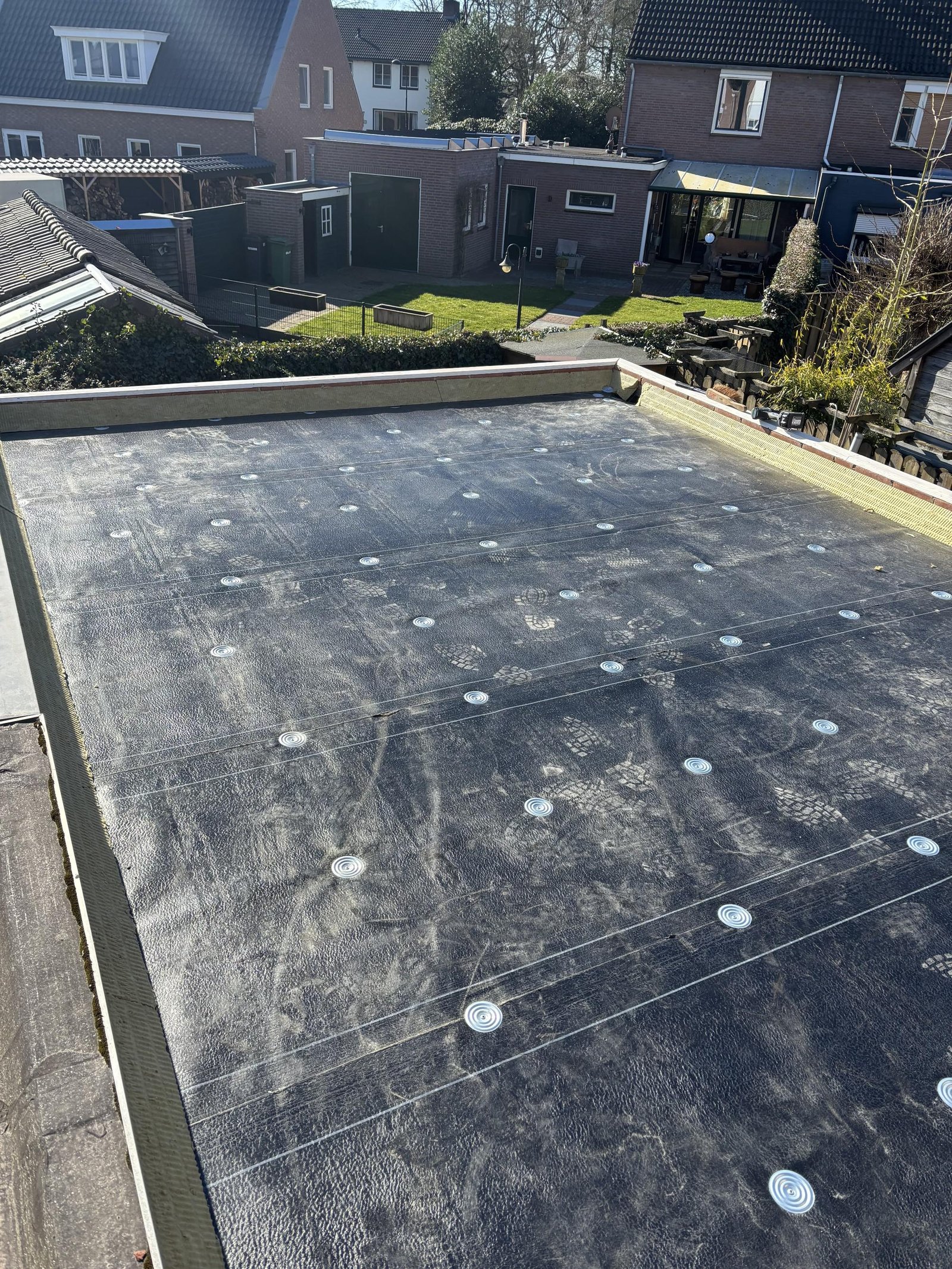 Aannemer in Weert: nieuw plat dak met EPDM door Restaurema